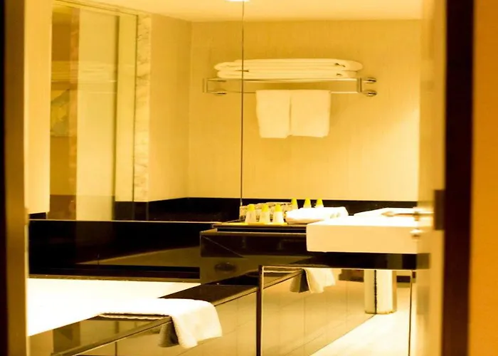Hotel Citichic Sukhumvit 13 By Compass Hospitality - Newly Renovated 3*