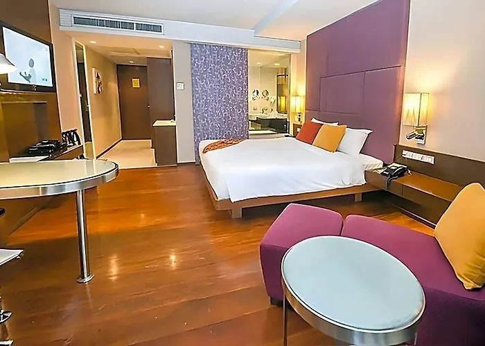 Hotel Citichic Sukhumvit 13 By Compass Hospitality - Newly Renovated 3*